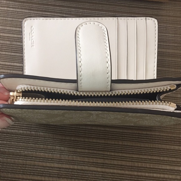 NWT Coach Medium Zip Wallet Khaki / Chalk - Picture 5 of 8